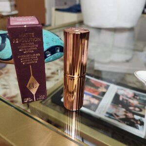 Charlotte Tilbury Matte Revolution Hydrating Lipstick- Very Victoria